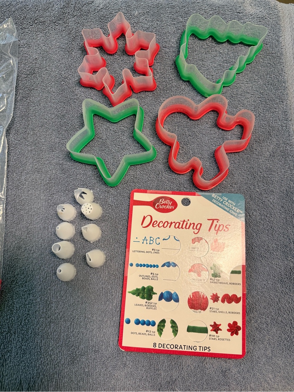 Betty Crocker Red & Green Holiday Cookie Cutters with Decorating Tips
